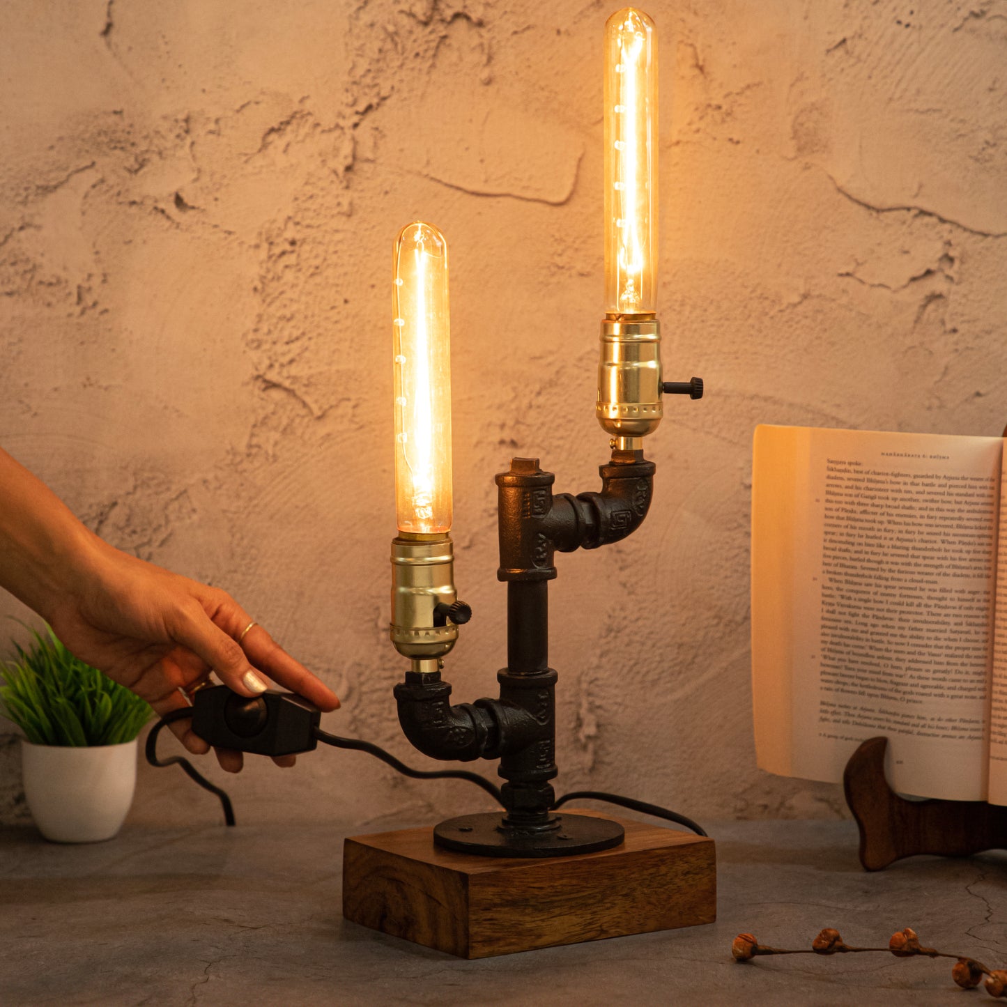This industrial-style table lamp offers adjustable brightness with its 0-100% dimmable lights, making it perfect for setting the ideal ambiance. The sturdy design features luxurious rosewood and high-quality iron, blending functionality with a modern aesthetic