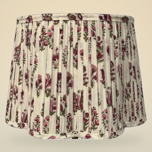 Gulabo pleated lamp shade, front view