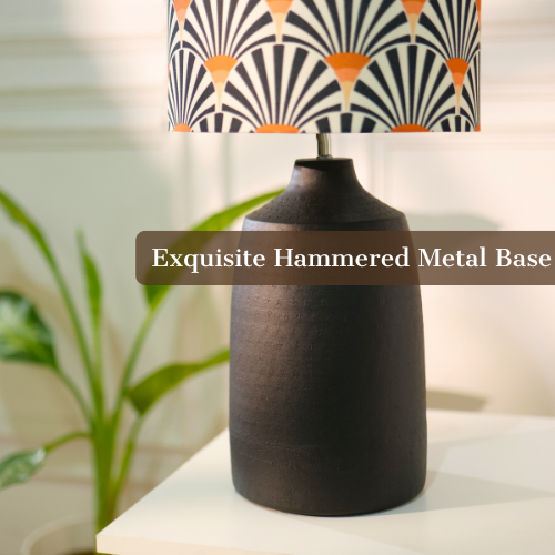 Exquisites Hammered Metal Base
